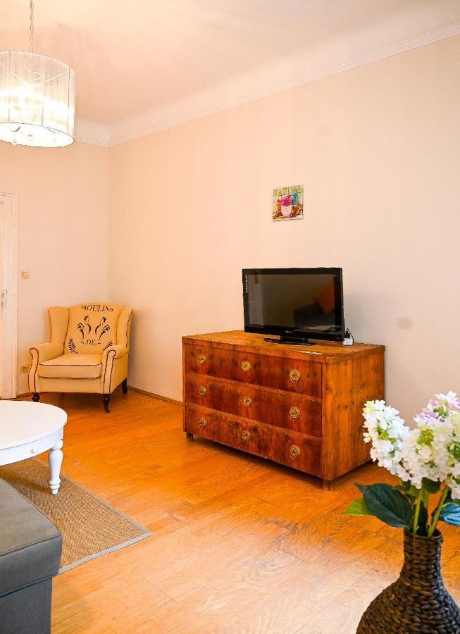 Bright Schoenbrunn Palace Apartment *