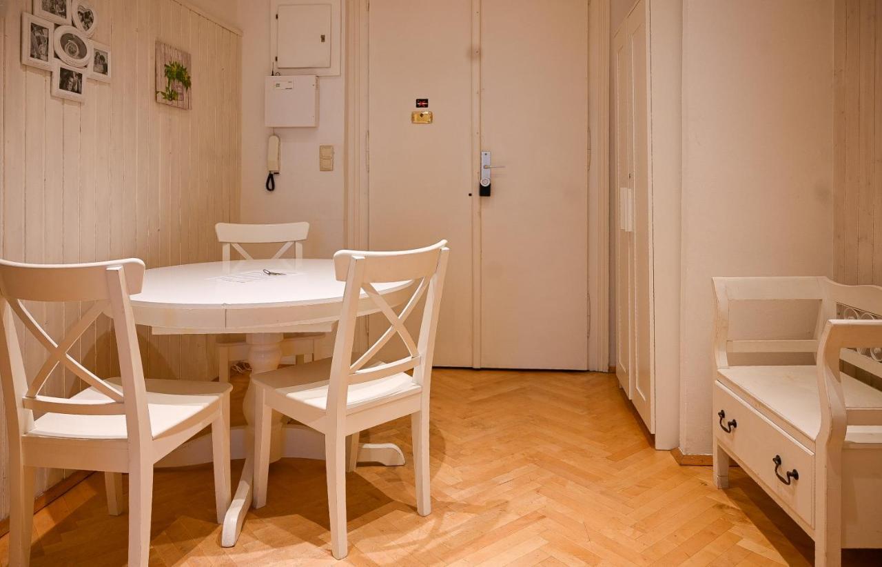 Bright Schönbrunn Palace Apartment Wien